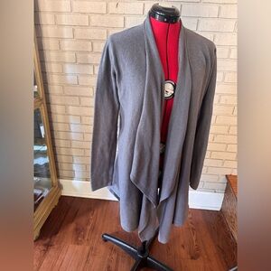 Barefoot Dreams CozyChic Lite in gray size Small/ medium island wrap